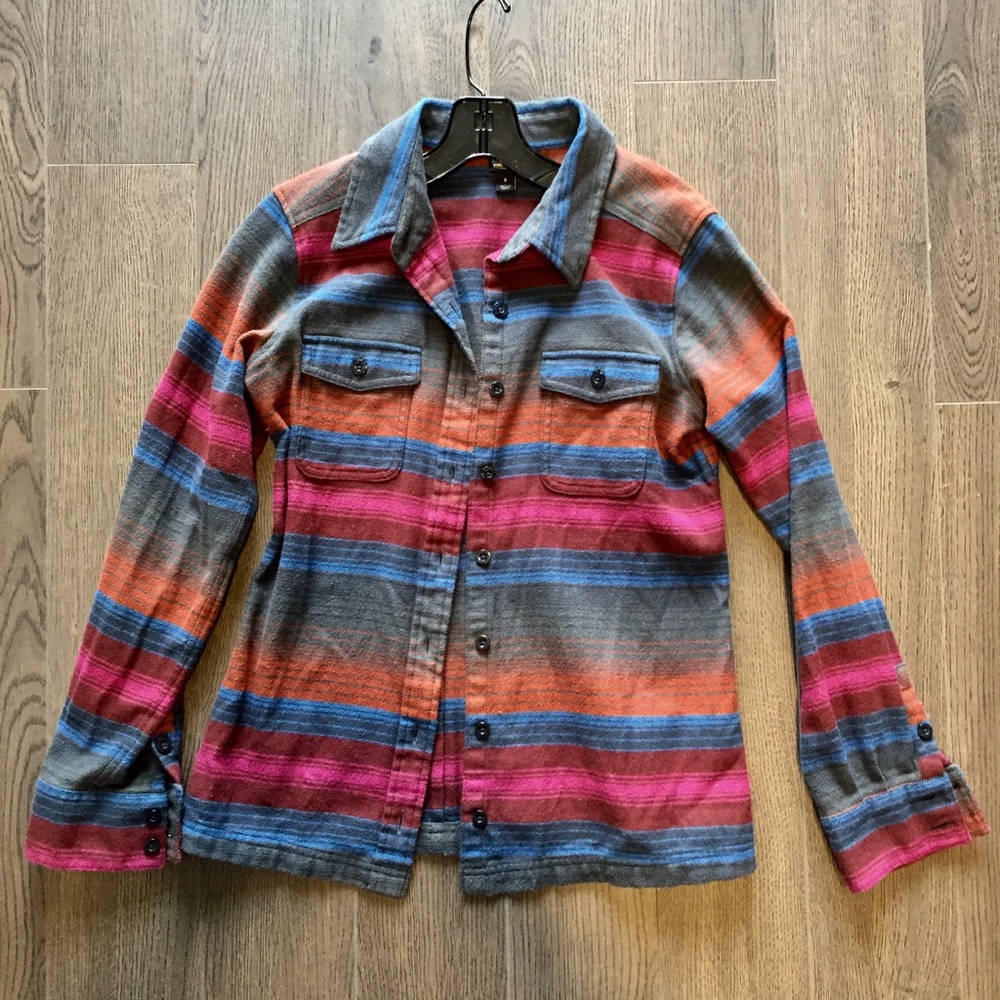 Patagonia NWOT rainbow flannel